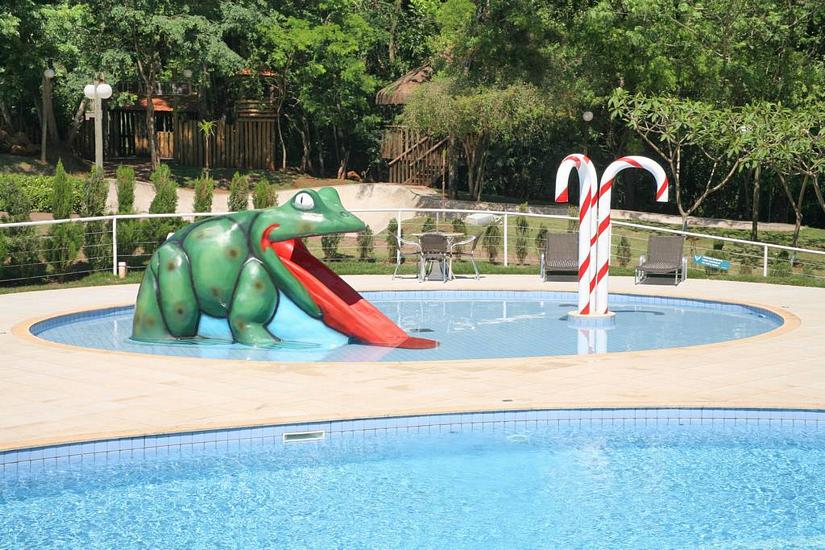 Condomínio Royal Forest Piscina